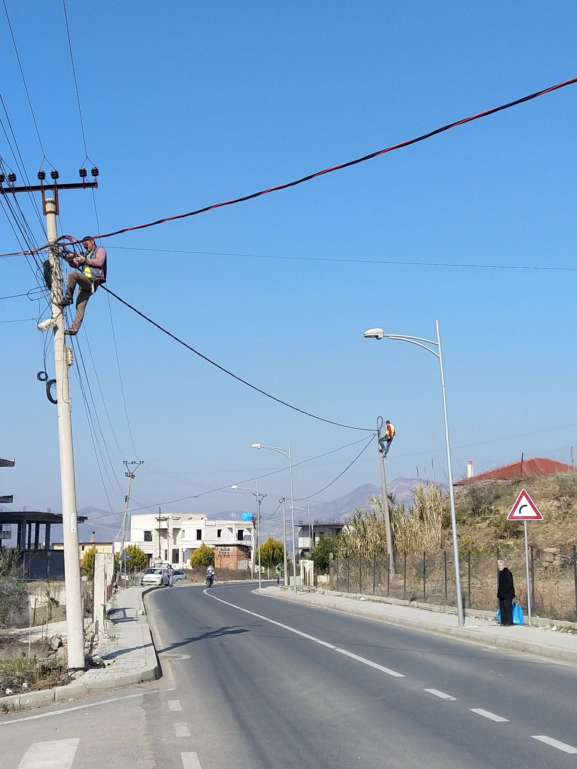 Ndërtimi i rrjetit të TU me kabllo ABC në Elbasan-Cërrik