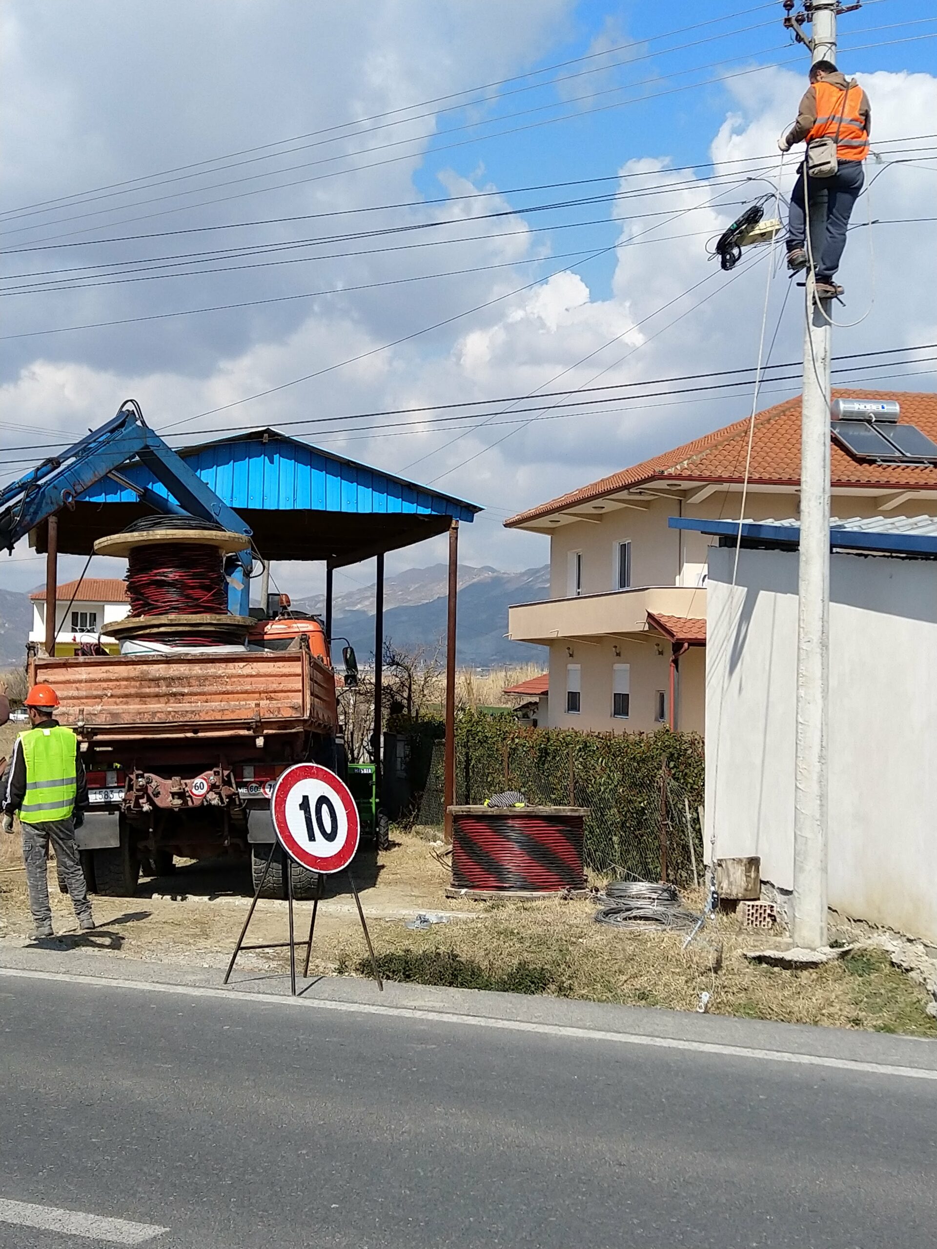 Ndërtimi i rrjetit të TU me kabllo ABC në Elbasan-Cërrik