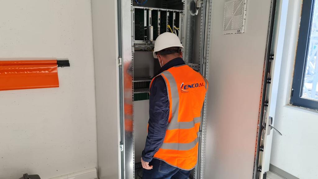 Instalimi i harduerit dhe zbatimi i logjikës PLC në menaxhimin e LFC