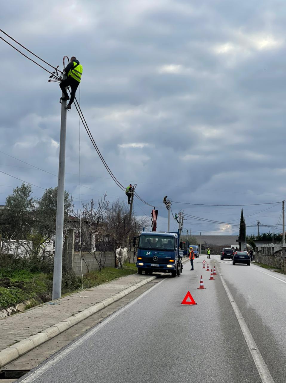 Ndertimi i rrjetit TU me kabell ABC i 20 kabinave Burrel-Klos